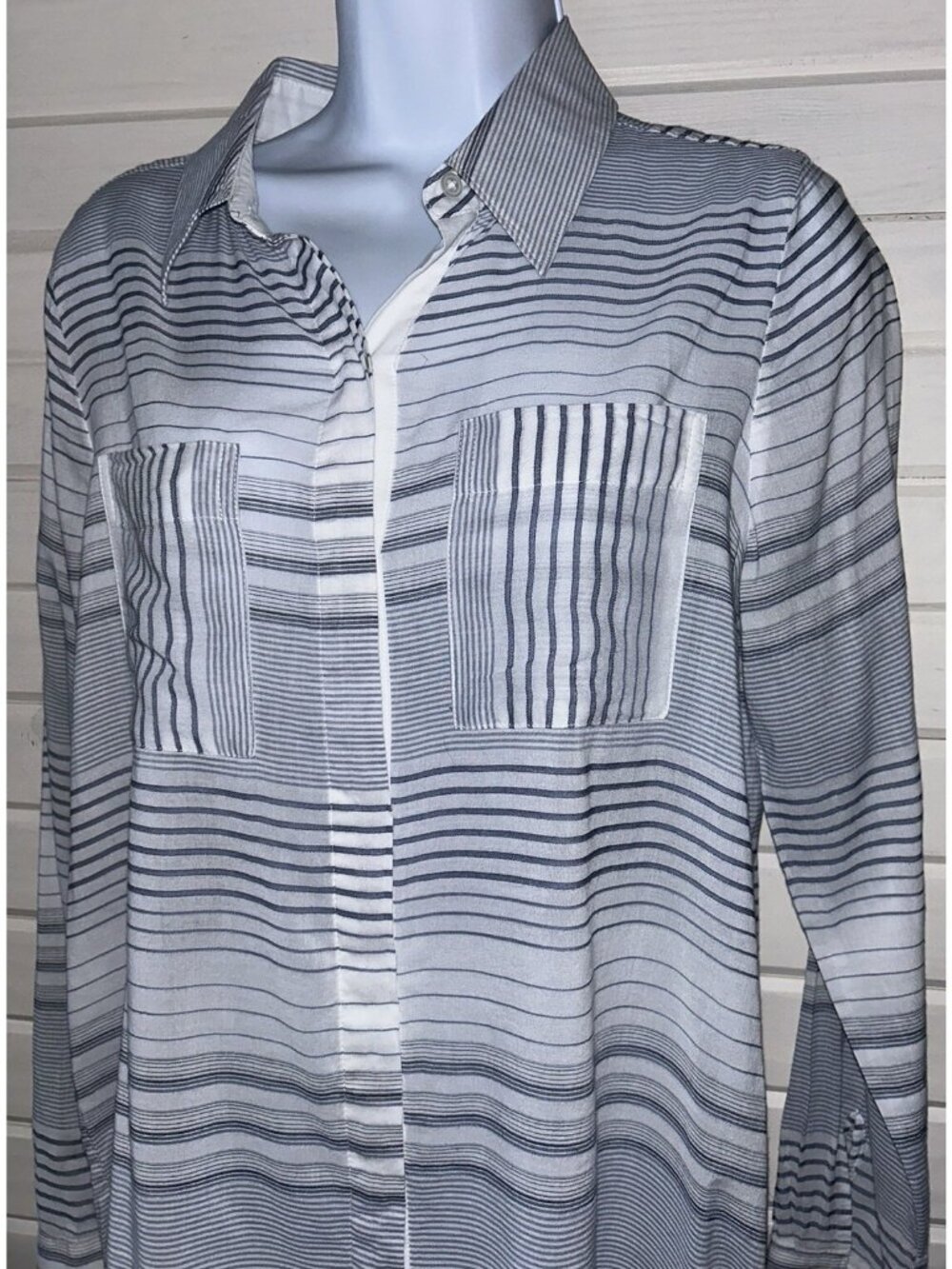 WHBM Sz 4 Blue White Stripe Soft Shirt Button Front L/S Lightweight Blouse EUC